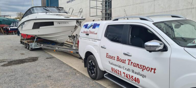 Essex Boat Transport with customers boat